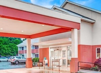 Days Hotel by Wyndham Methuen MA Conference Center