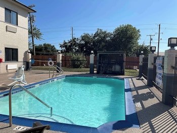 Days Inn by Wyndham Dickinson TX