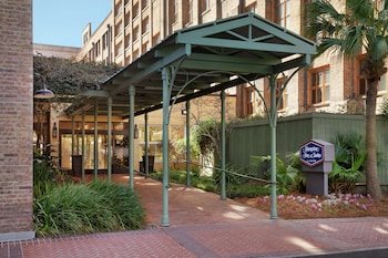 Hampton Inn & Suites Convention Center