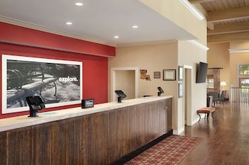 Hampton Inn & Suites Convention Center