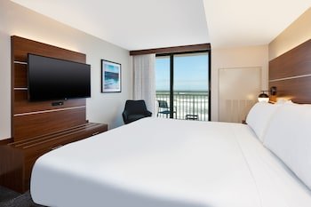 Holiday Inn Express Hotel & Suites Virginia Beach Oceanfront