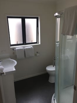 Our Beach House Raglan West