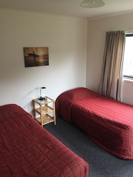 Our Beach House Raglan West