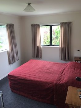Our Beach House Raglan West
