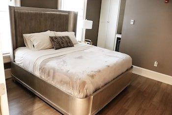 The Edward Hotel