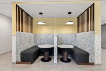 Hampton Inn And Suites By Hilton Corona