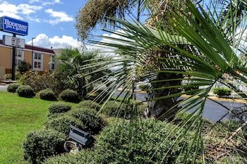 Rodeway Inn & Suites
