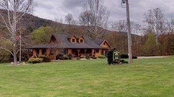 Rough Cut Lodge