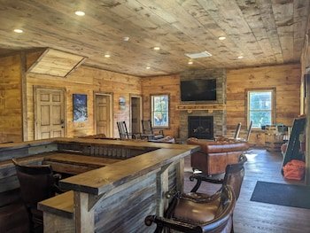 Rough Cut Lodge