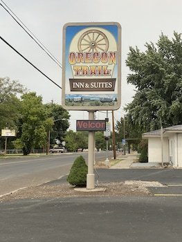 Oregon Trail Inn & Suites