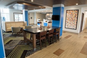 Holiday Inn Express & Suites Louisville North Jeffersonville