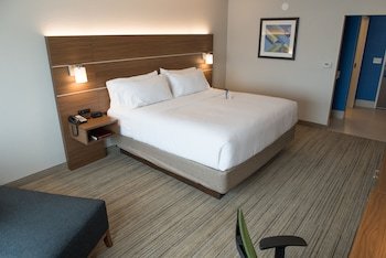 Holiday Inn Express & Suites Louisville North Jeffersonville