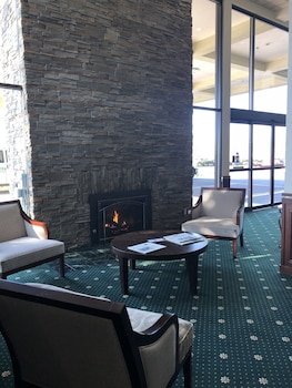 Rogue Regency Inn & Suites