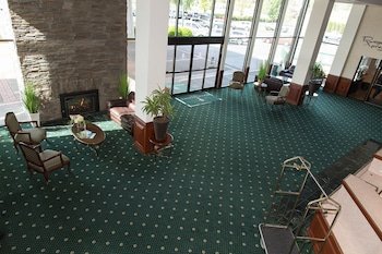 Rogue Regency Inn & Suites