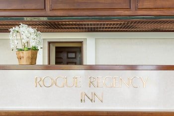 Rogue Regency Inn & Suites
