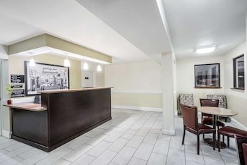 Super 8 by Wyndham Dandridge