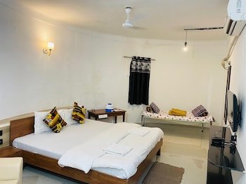 Hotel Shyam Farm House