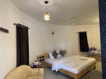 Hotel Shyam Farm House