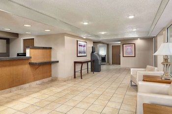 Super 8 by Wyndham Joliet I-55 N/Chicago