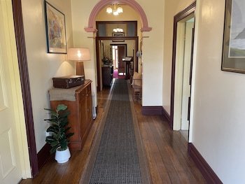 Hanlon House B&B