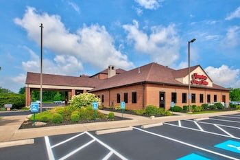 Hampton Inn & Suites Cleveland Airport