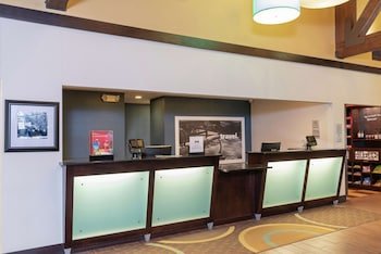 Hampton Inn & Suites Cleveland Airport