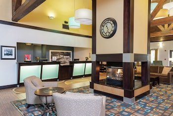 Hampton Inn & Suites Cleveland Airport