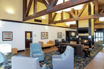 Hampton Inn & Suites Cleveland Airport