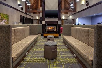Hampton Inn & Suites Cleveland Airport