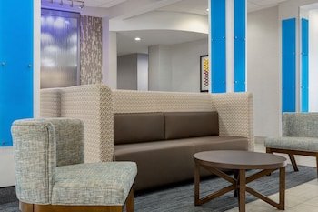 Holiday Inn Express & Suites Waycross