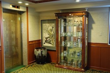 Albert Hotel