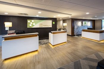 Holiday Inn Milwaukee Riverfront