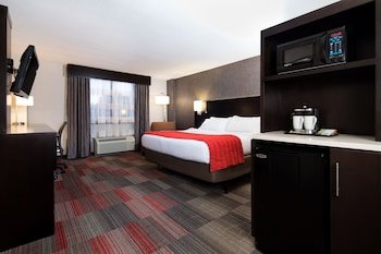 Holiday Inn Milwaukee Riverfront