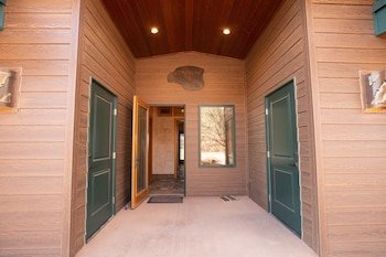 Cougar Ridge Lodge
