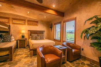 Cougar Ridge Lodge