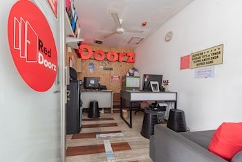 RedDoorz Apartment @ Jarrdin Cihampelas