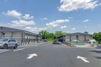Suburban Studios Verona Staunton North