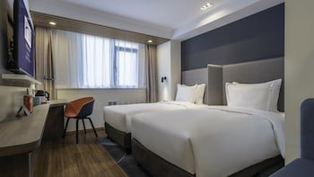 Holiday Inn Express Qingdao City Center