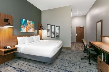 La Quinta Inn & Suites by Wyndham Jacksonville TX