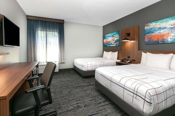 La Quinta Inn & Suites by Wyndham Jacksonville TX
