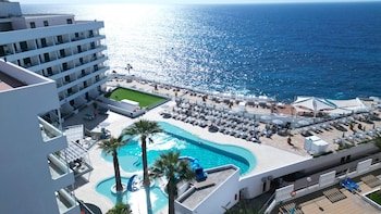 Pearly Grey Ocean Club