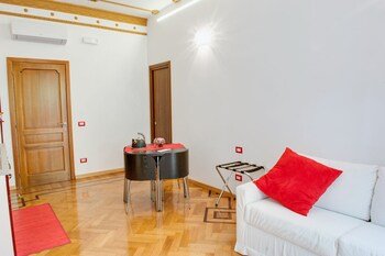 Lh Royal Suites