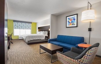Holiday Inn Express & Suites Altoona - Des Moines