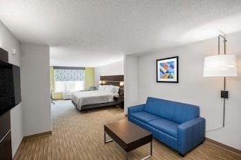 Holiday Inn Express & Suites Altoona - Des Moines