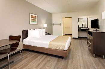 Travelodge by Wyndham College Park