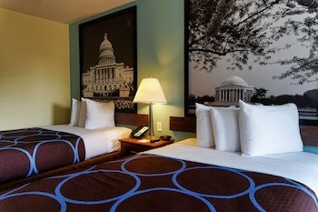 Super 8 by Wyndham Alexandria/Washington D.C. Area