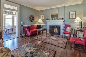 Cedars of Williamsburg Bed & Breakfast