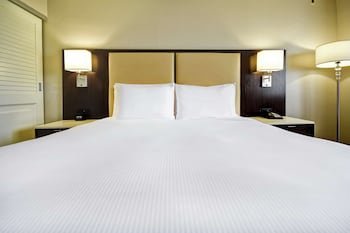 Doubletree by Hilton Pleasanton at the Club