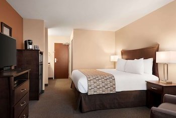 Travelodge By Wyndham Pincher Creek