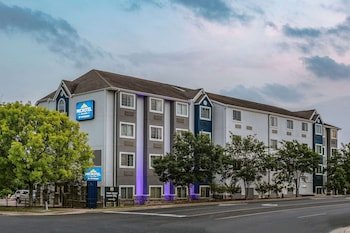 Microtel Inn and Suites by Wyndham Austin Airport